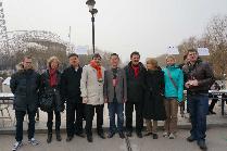 与招聘单位代表合个影 与招聘单位代表合个影